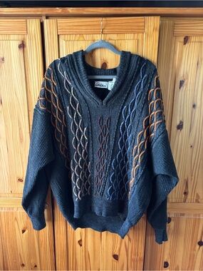 Carlo Colucci Cable-Knit Charcoal V-Neck Sweater with 3D Multicolor Braids